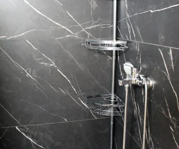 Monica's Luxury 하니아