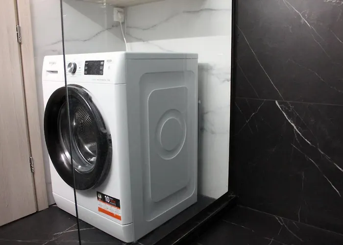 Monica's Luxury 하니아